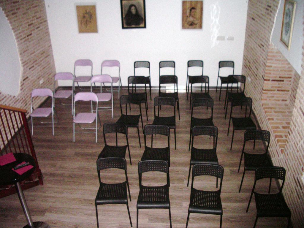 Hostel El Castillo Aninon Екстер'єр фото